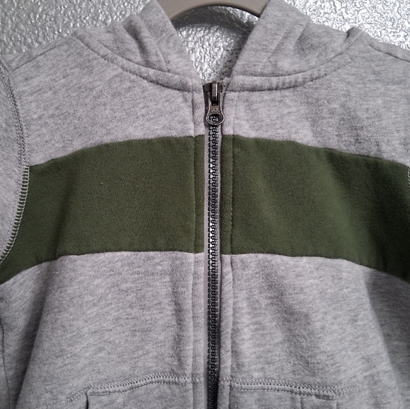 Carter's Gray and Green Hoodie    Size 5T - Picture 2 of 8